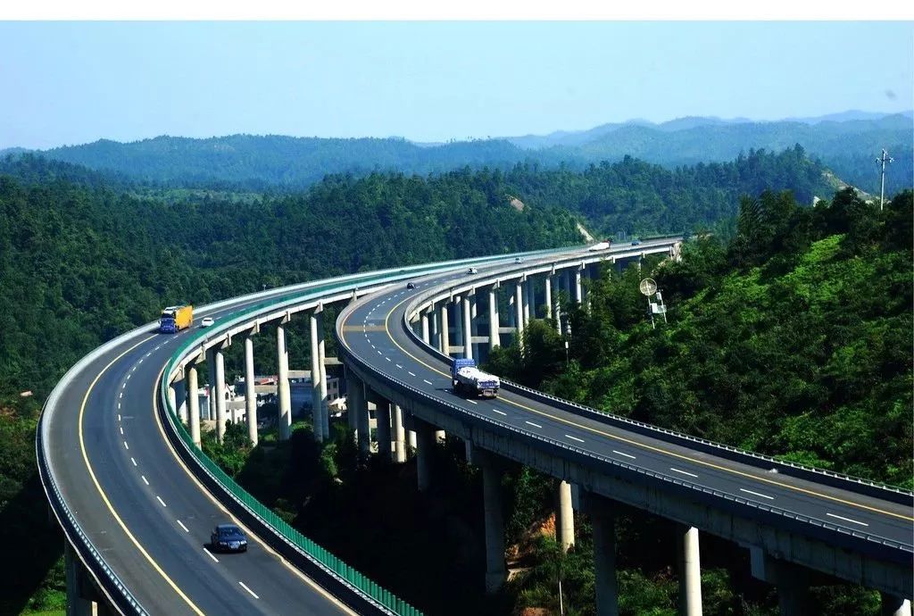 收費(fèi)公路政策這些年①丨中國建成了世界領(lǐng)先的高速公路系統(tǒng)交通收費(fèi)設(shè)備