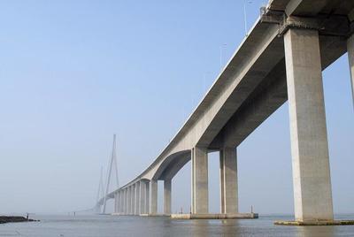江蘇最具代表性的長江大橋 昔日壯舉成為擁堵收費(fèi)之謎